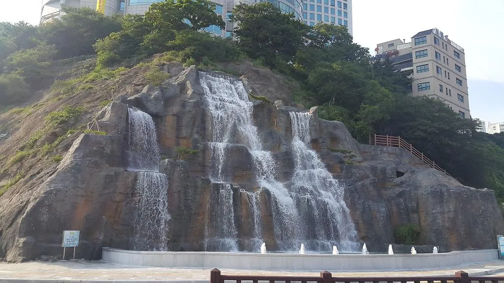 Hotel Queen Busan 2*,